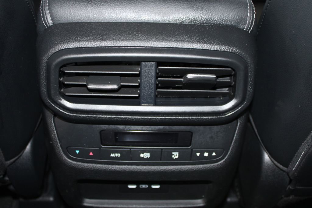 Used 2025 Honda Pilot Touring image 20