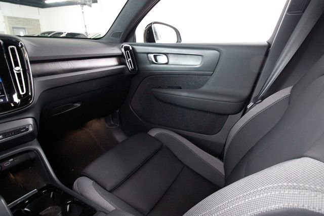 Used 2023 Volvo C40 Recharge Core AWD/4WD image 7