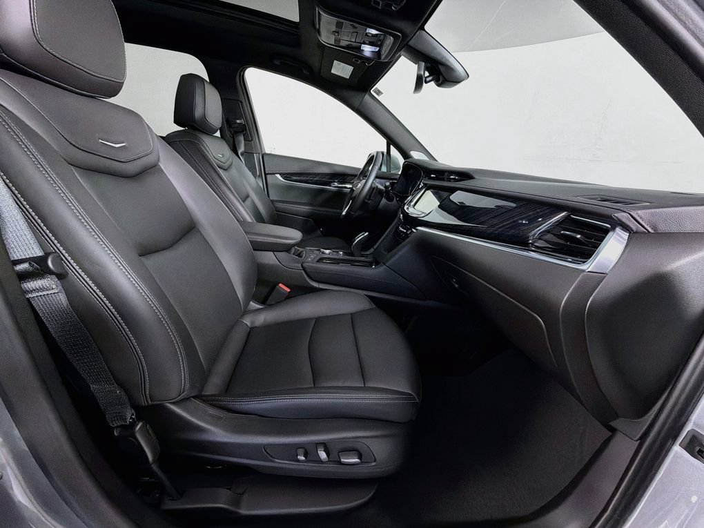Used 2025 Cadillac XT6 Premium Luxury FWD image 30