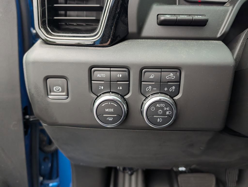 Used 2024 GMC Sierra 1500 AT4 w/ Technology Package AWD/4WD image 22