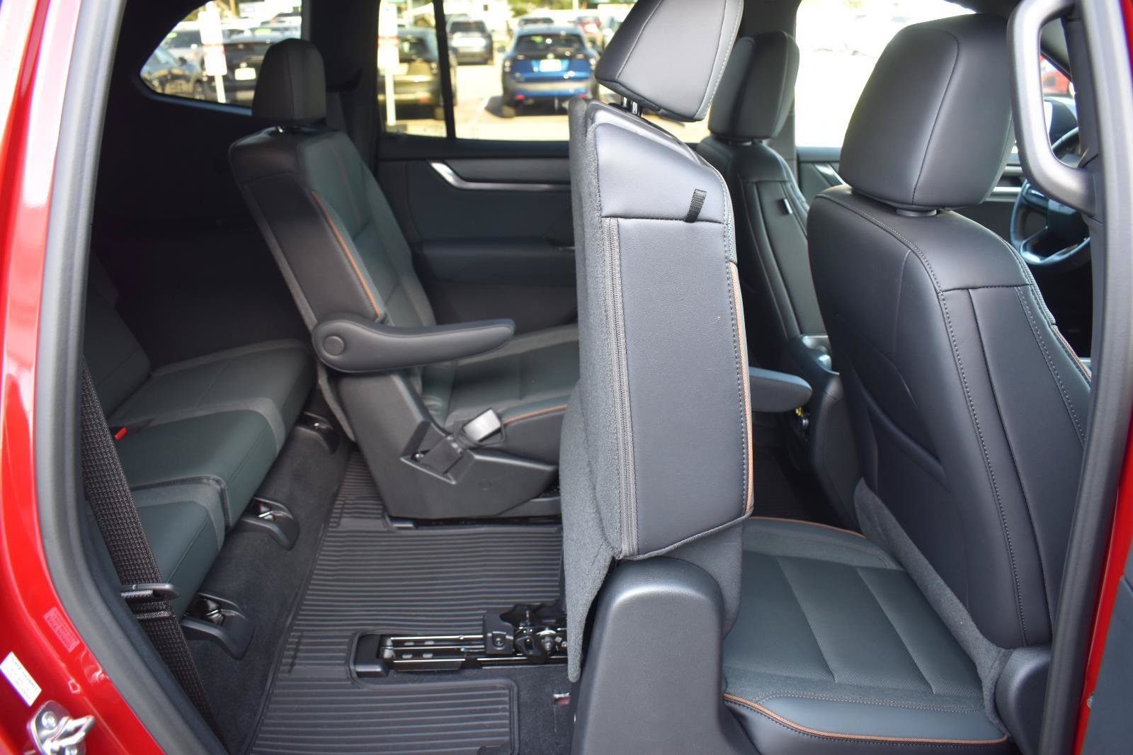 Used 2026 GMC Acadia AT4 w/ Luxury Package AWD/4WD image 72
