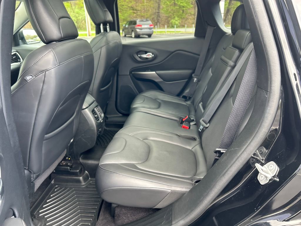 Used 2019 Jeep Cherokee Limited w/ Luxury Group AWD/4WD image 28