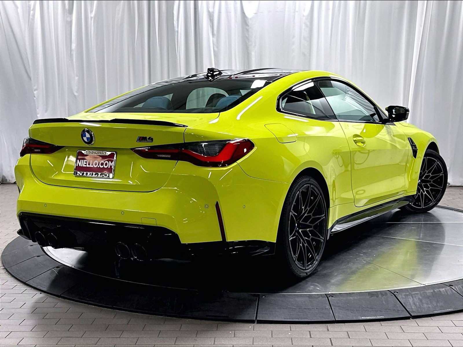 Used 2022 BMW M4 Competition w/ Executive Package RWD image 9
