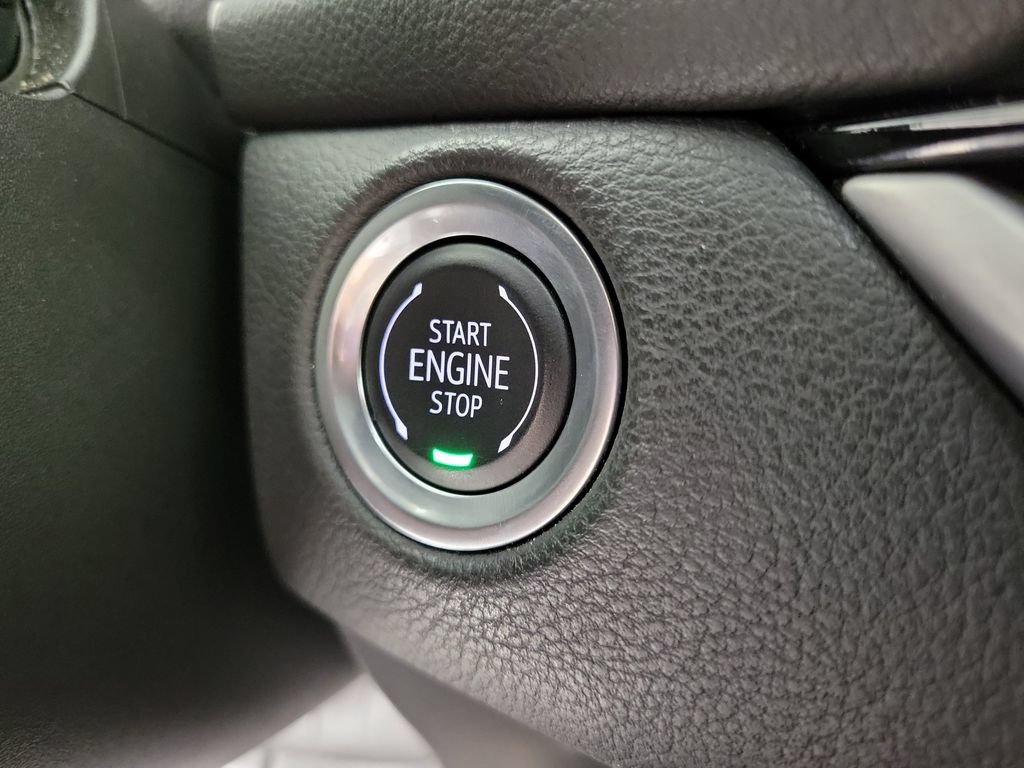 Used 2025 Cadillac XT4 Premium Luxury FWD image 30