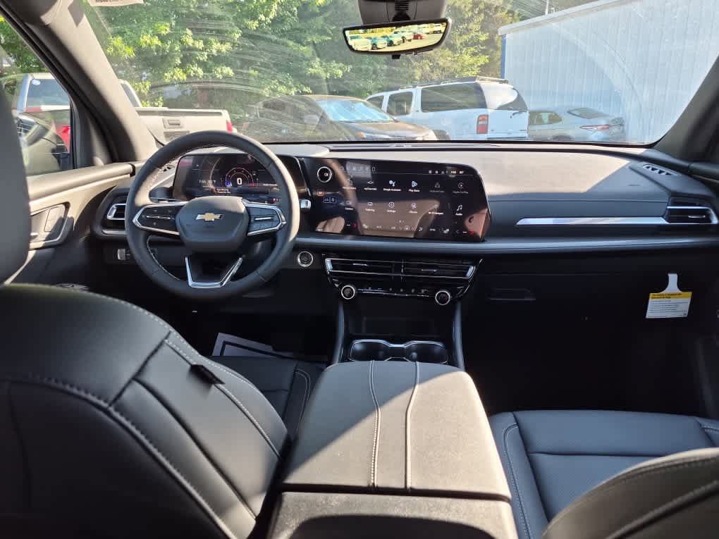 New 2026 Chevrolet Traverse LT w/ Sun and Wheel Package FWD image 39