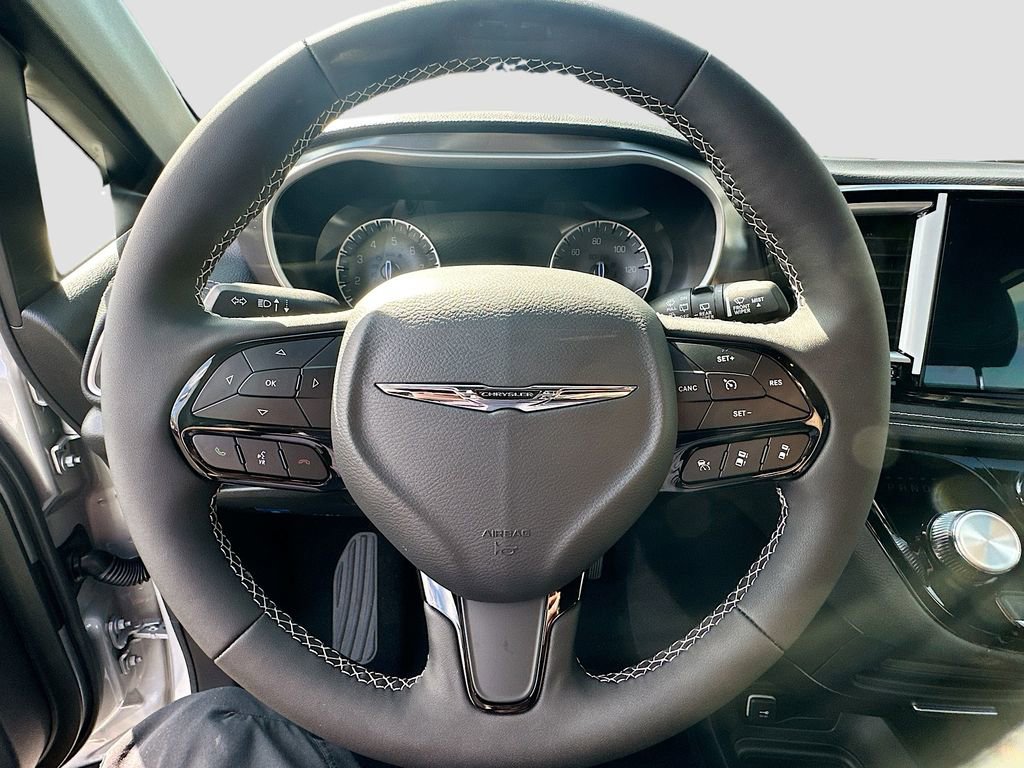 New 2026 Chrysler Pacifica Select image 14