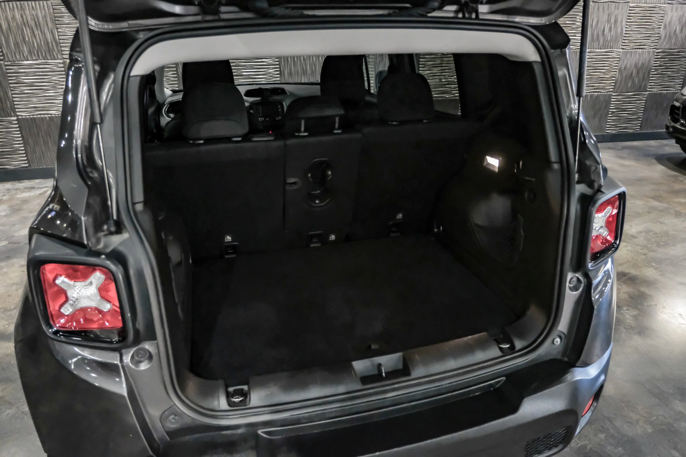 Used 2017 Jeep Renegade Altitude AWD/4WD image 49
