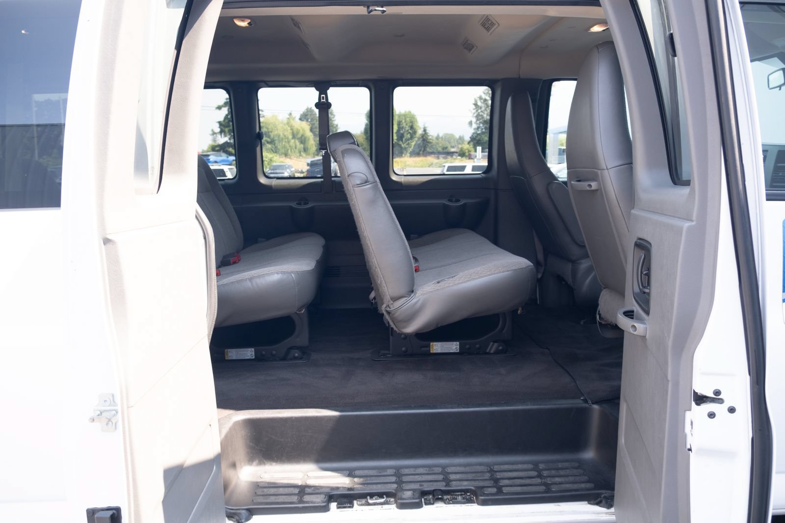 Used 2025 Chevrolet Express 3500 LT w/ LT Preferred Equipment Group RWD image 18