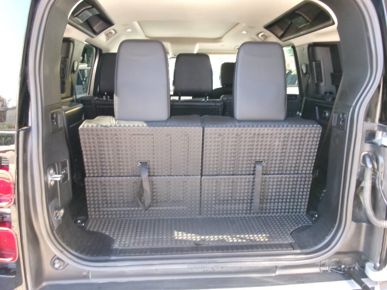 Used 2020 Land Rover Defender 110 SE image 18