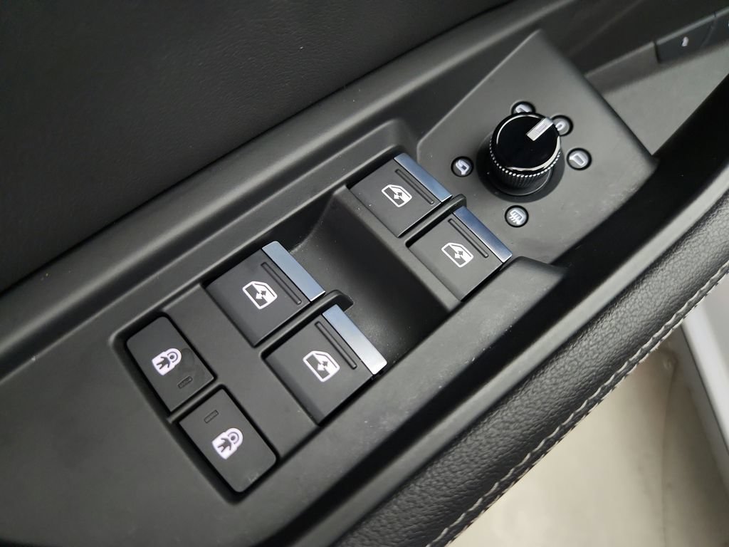 Used 2022 Audi e-tron Premium AWD/4WD image 24