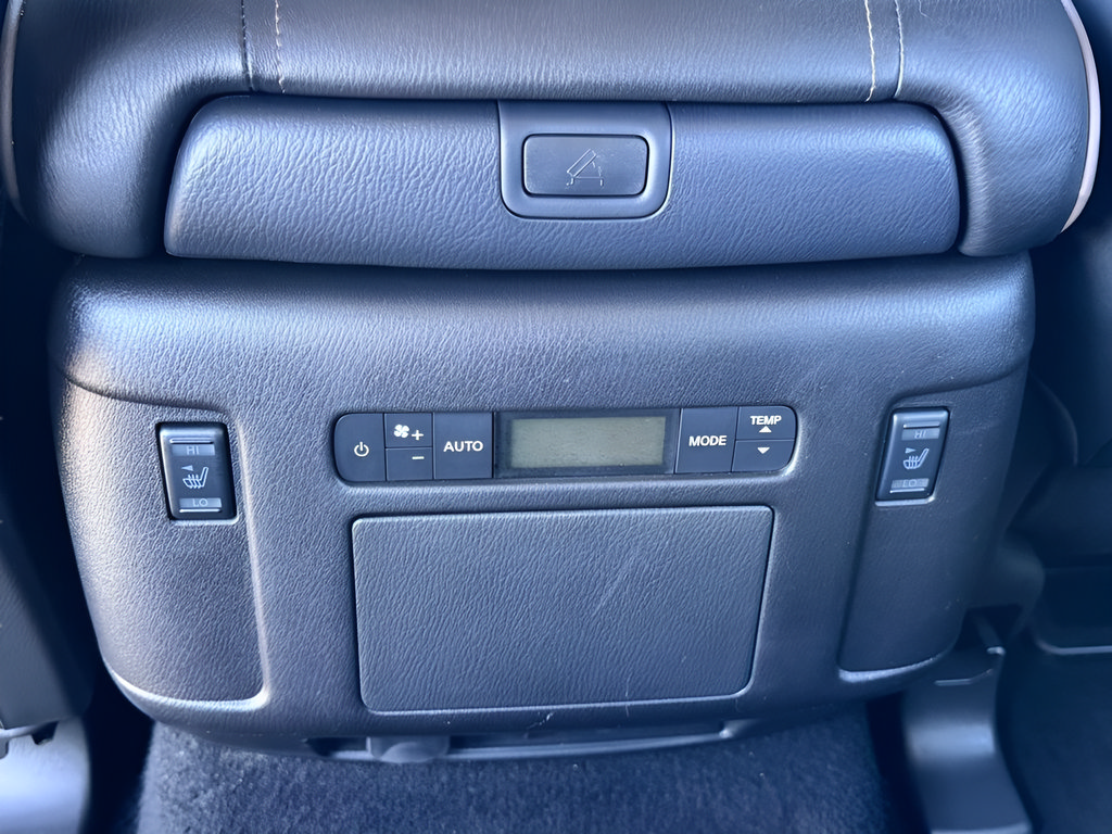 Used 2024 Nissan Armada Platinum w/ Captain's Chairs Package RWD image 38