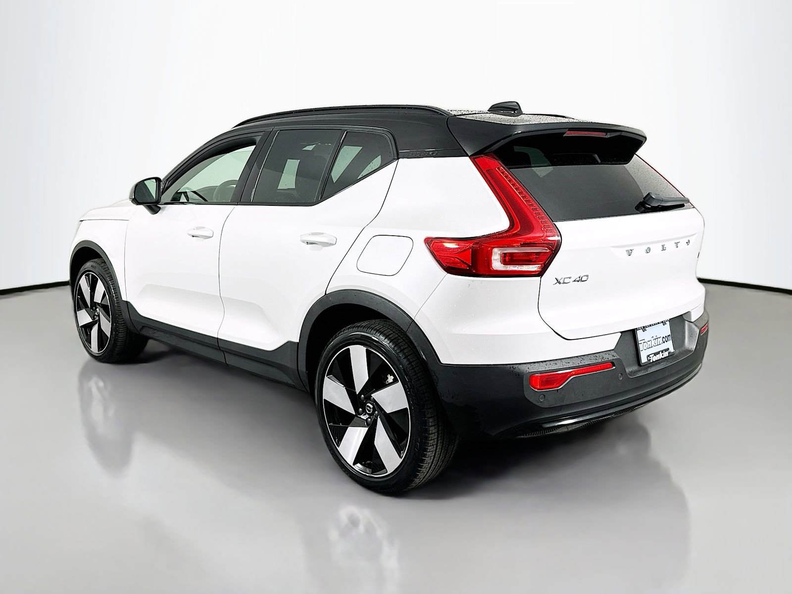Used 2023 Volvo XC40 Recharge Ultimate w/ Protection Package Premier image 5