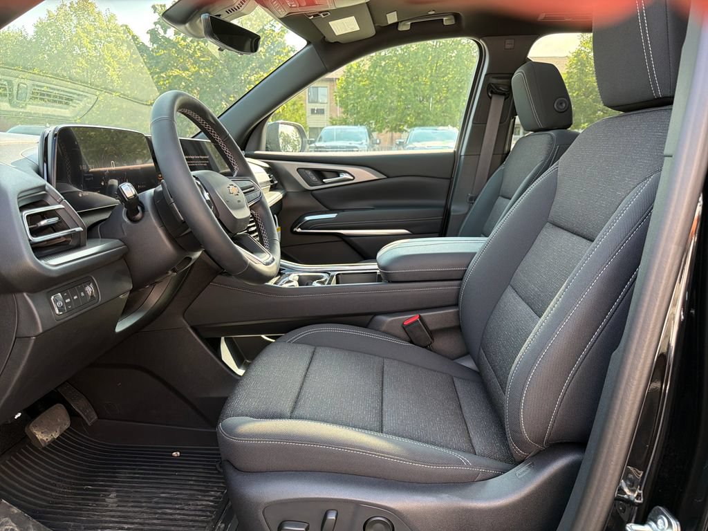 New 2026 Chevrolet Traverse LT w/ Sun and Wheel Package AWD/4WD image 10