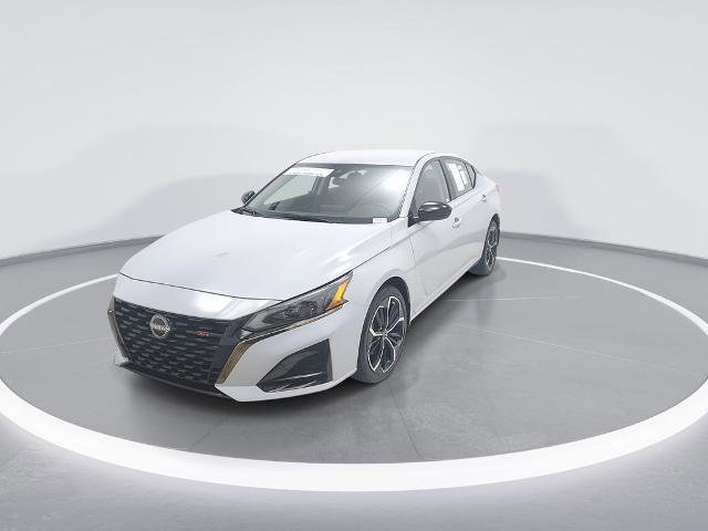 Certified 2024 Nissan Altima 2.5 SR image 3