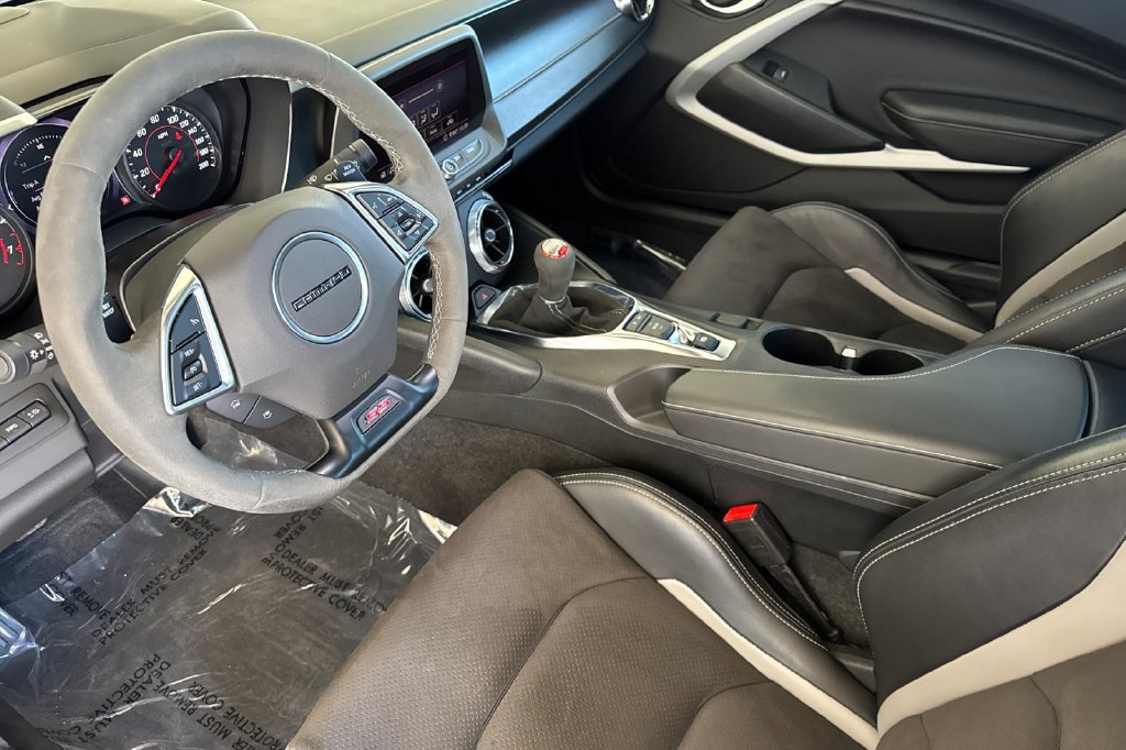 Used 2020 Chevrolet Camaro SS RWD image 12