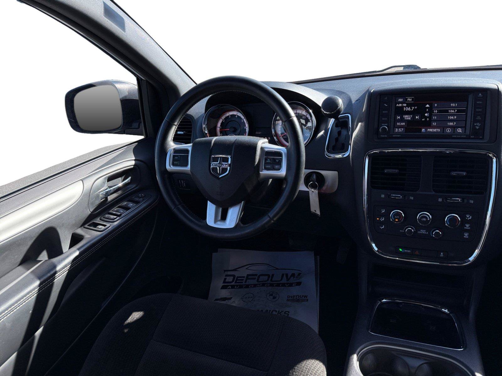 Used 2016 Dodge Grand Caravan SXT FWD image 22