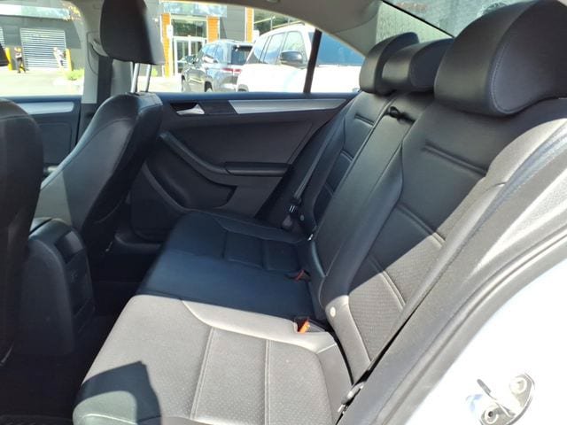Used 2017 Volkswagen Jetta SE FWD image 9