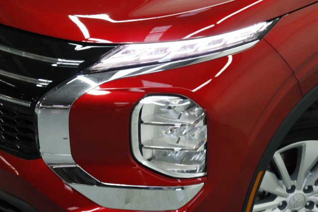 New 2026 Mitsubishi Outlander ES FWD image 2