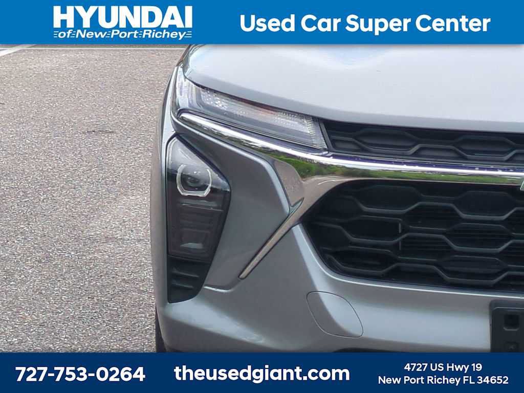 Used 2024 Chevrolet Trax LS w/ LS Convenience Package FWD image 9