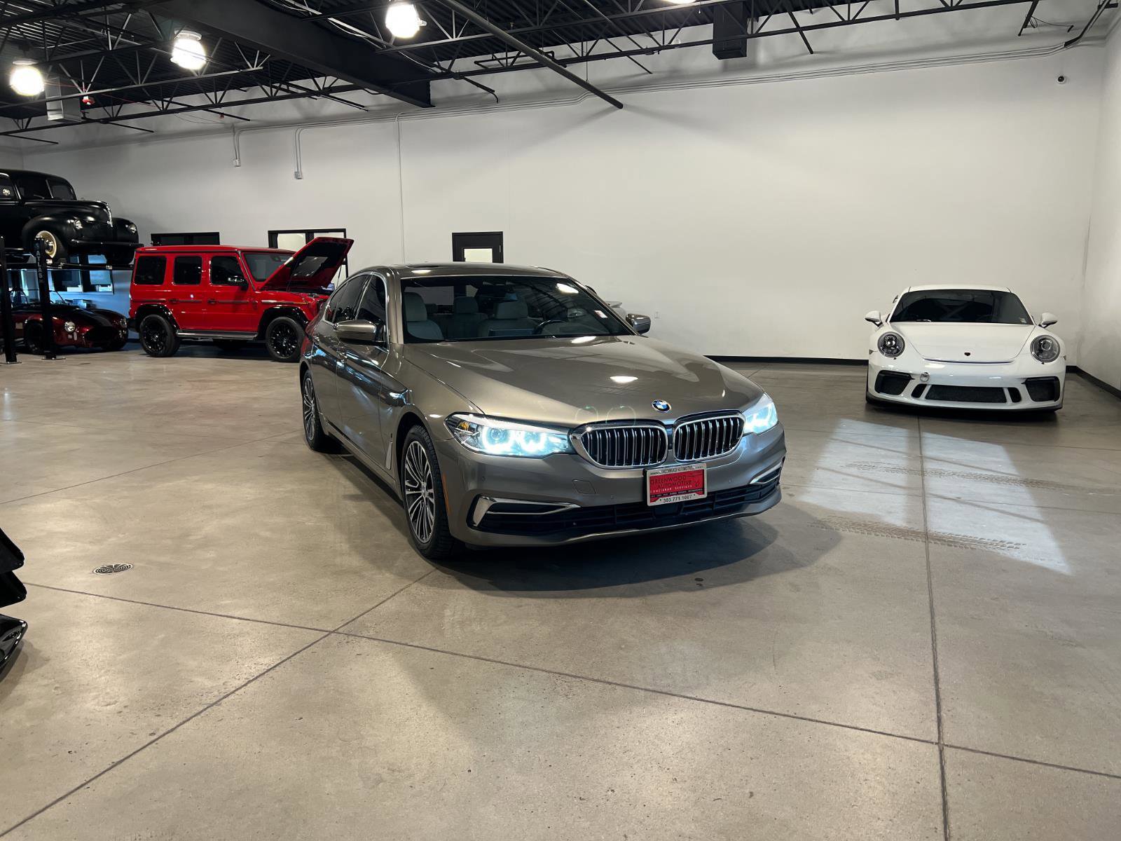 Used 2019 BMW 530e xDrive 530e xDrive iPerformance w/ Premium Package image 1