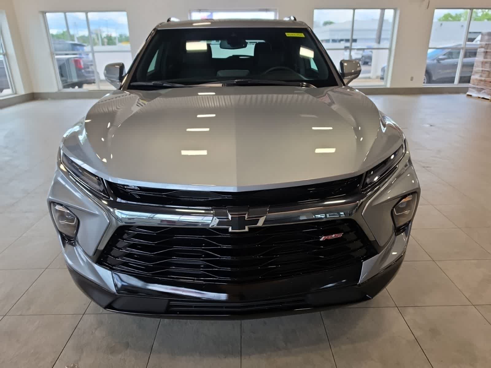 Used 2025 Chevrolet Blazer RS FWD image 3