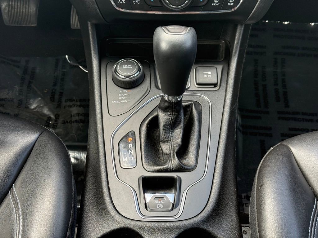 Used 2019 Jeep Cherokee Latitude Plus w/ Comfort/Convenience Group image 14