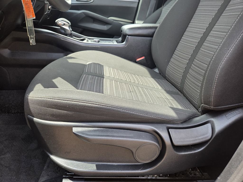 Used 2023 Kia Sorento LX image 15