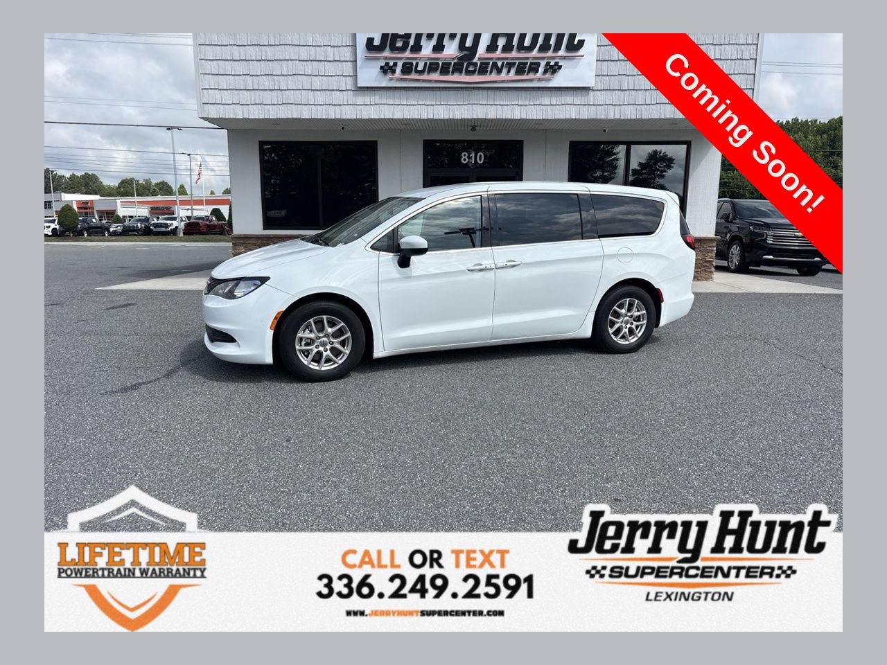 Used 2023 Chrysler Voyager LX FWD image 1