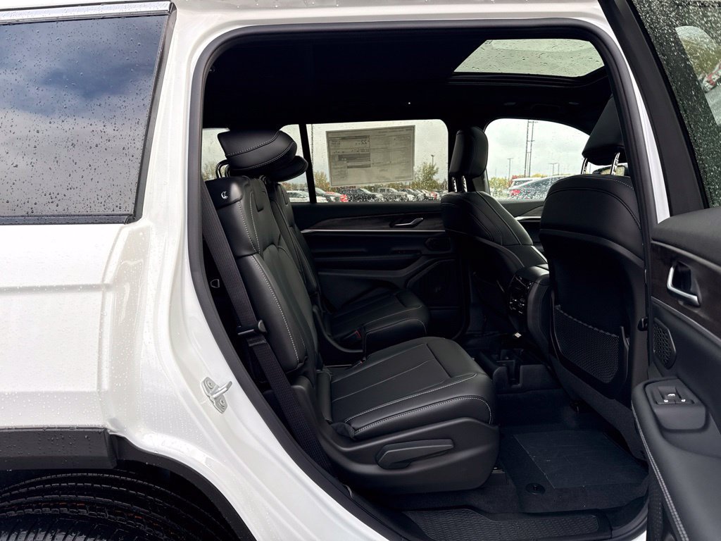 New 2027 Jeep Grand Cherokee L Limited AWD/4WD image 15