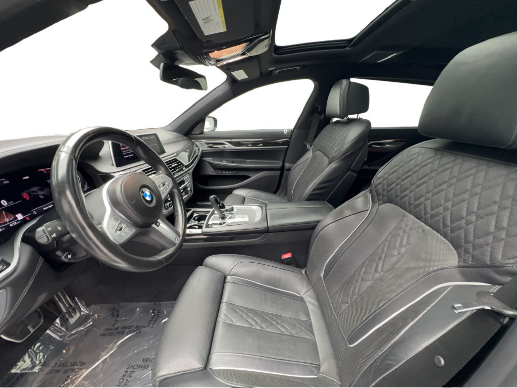 Used 2022 BMW 740i w/ Luxury Rear Seating Package RWD image 22