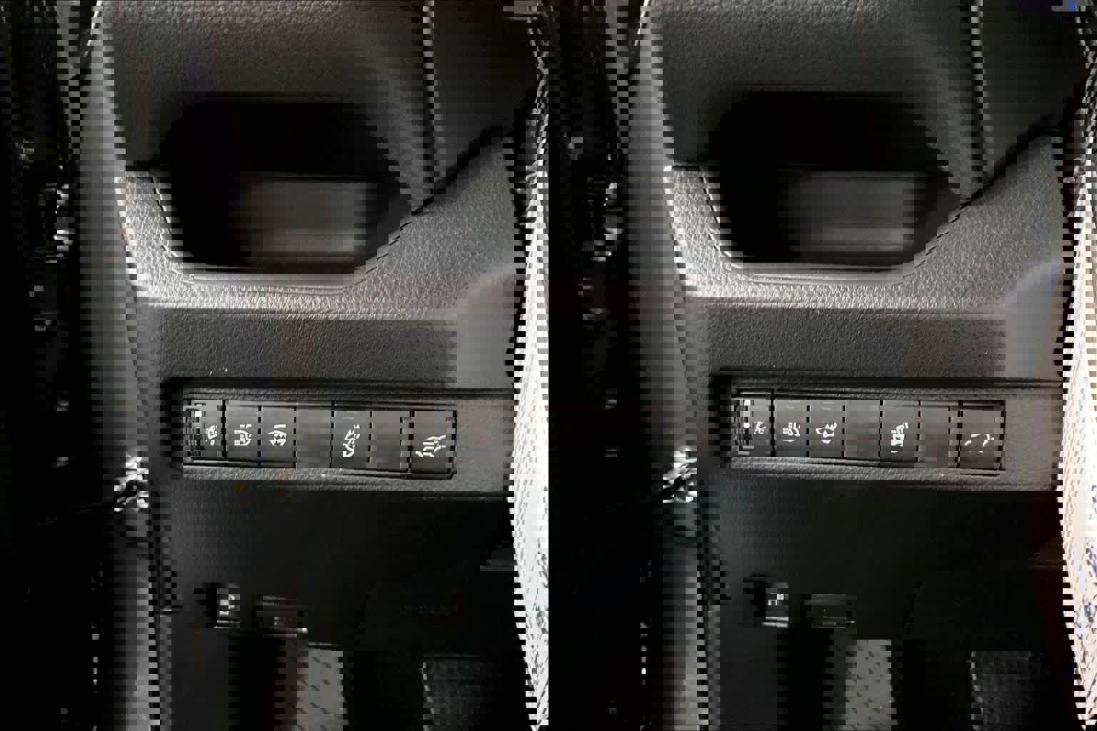 New 2025 Toyota RAV4 SE image 19