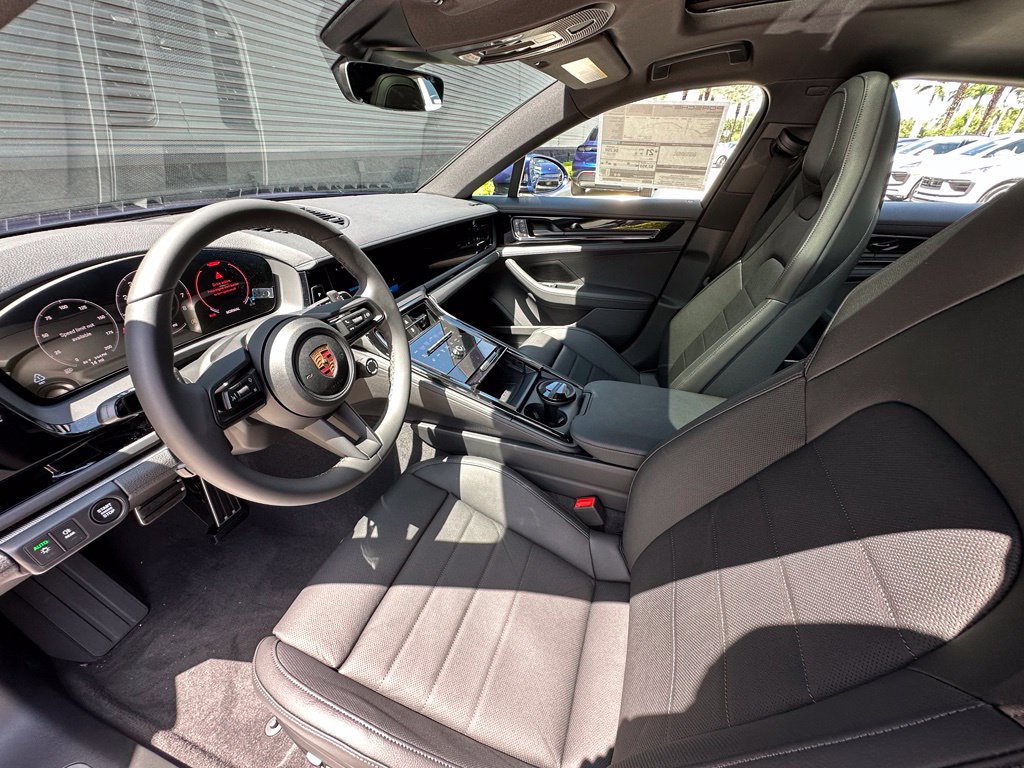 Used 2026 Porsche Panamera RWD image 4