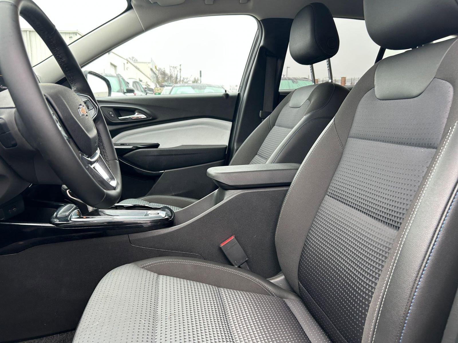 Used 2025 Chevrolet Trax LT w/ LT Convenience Package image 22