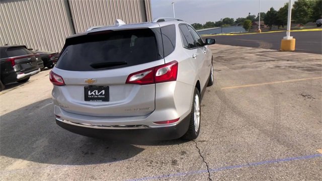 Used 2021 Chevrolet Equinox Premier image 2