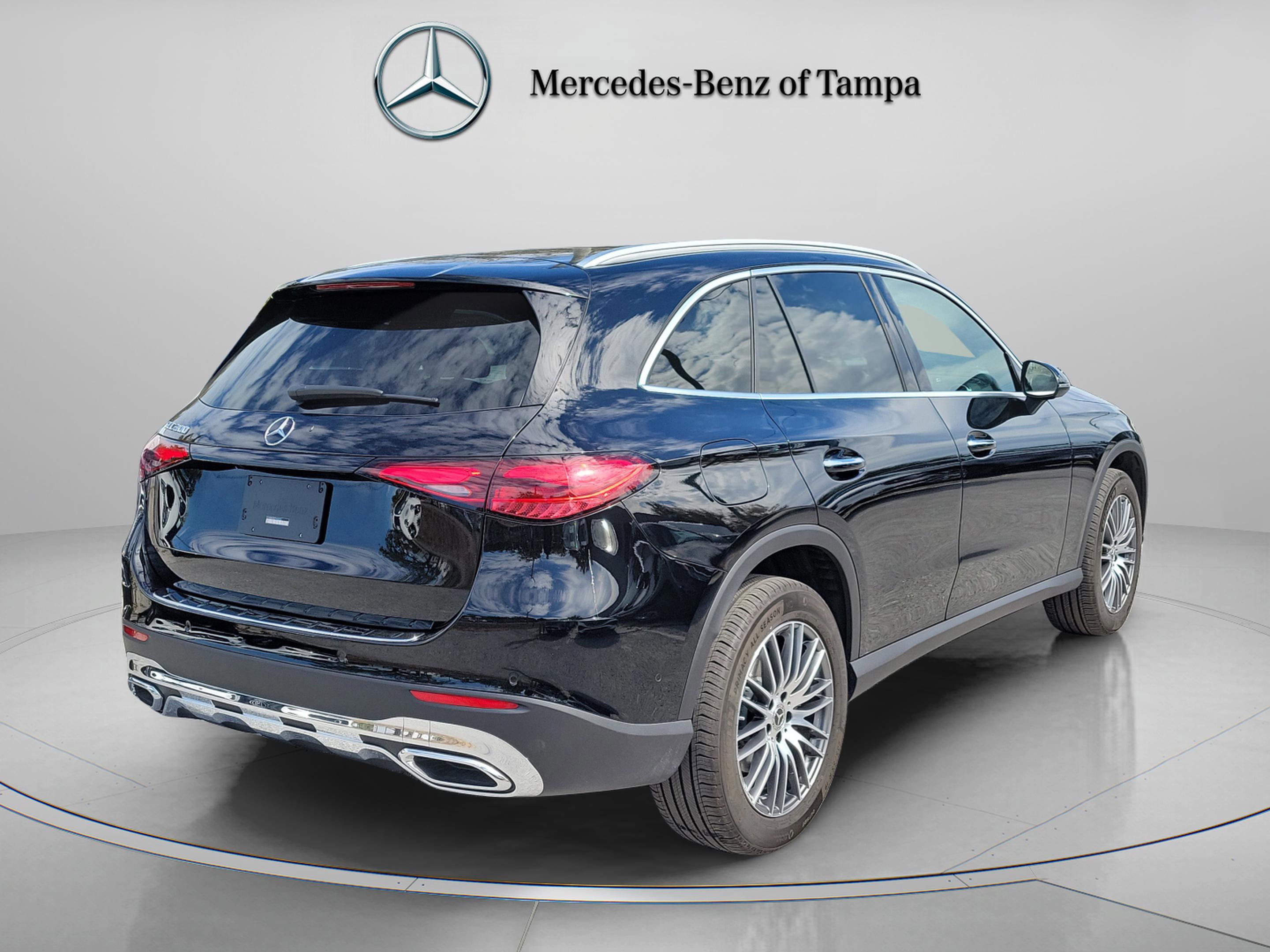 Used 2026 Mercedes-Benz GLC 300 image 4
