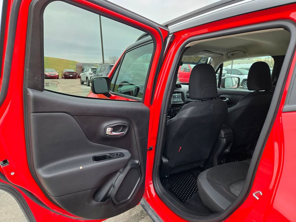 Used 2020 Jeep Renegade Trailhawk w/ Cold Weather Group AWD/4WD image 28