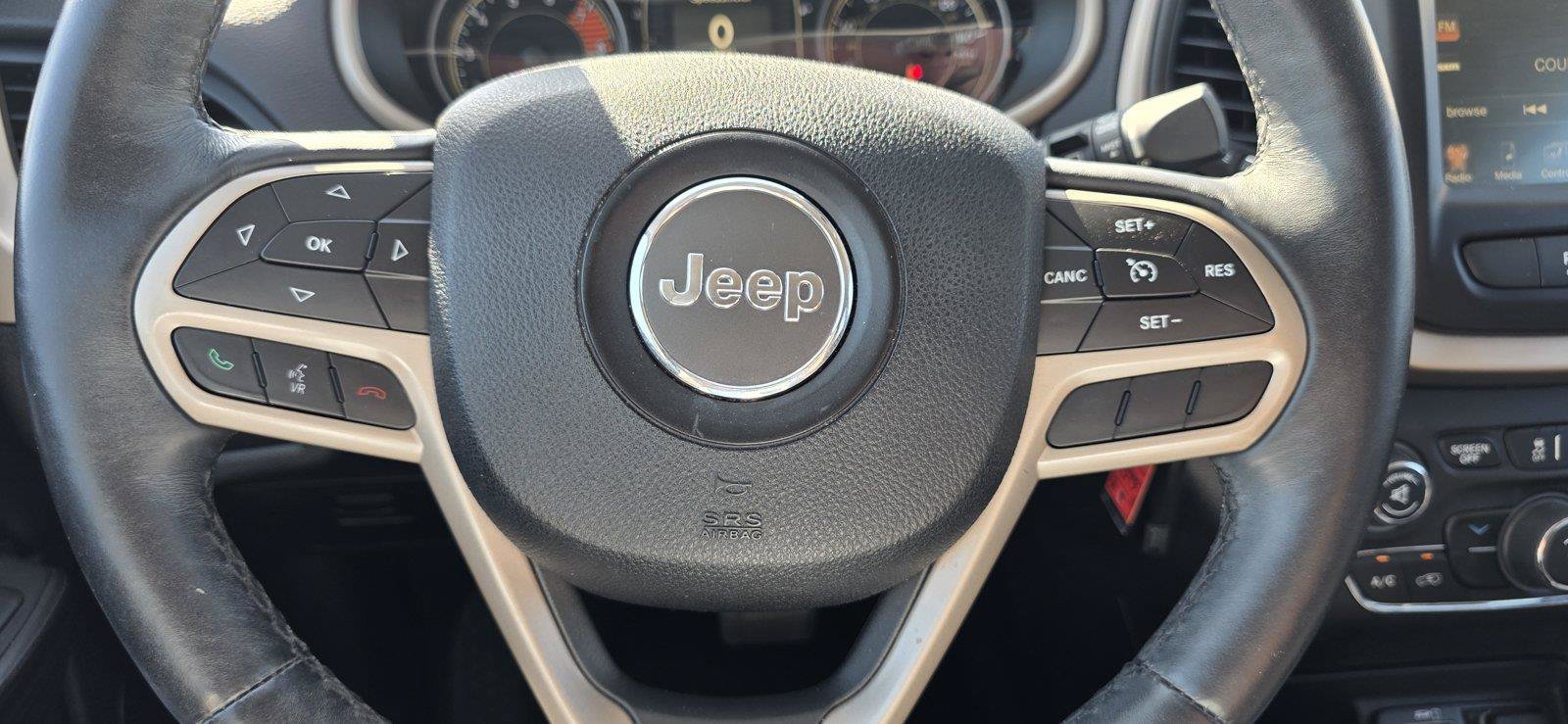 Used 2017 Jeep Cherokee Latitude w/ Safety/Convenience Group AWD/4WD image 16