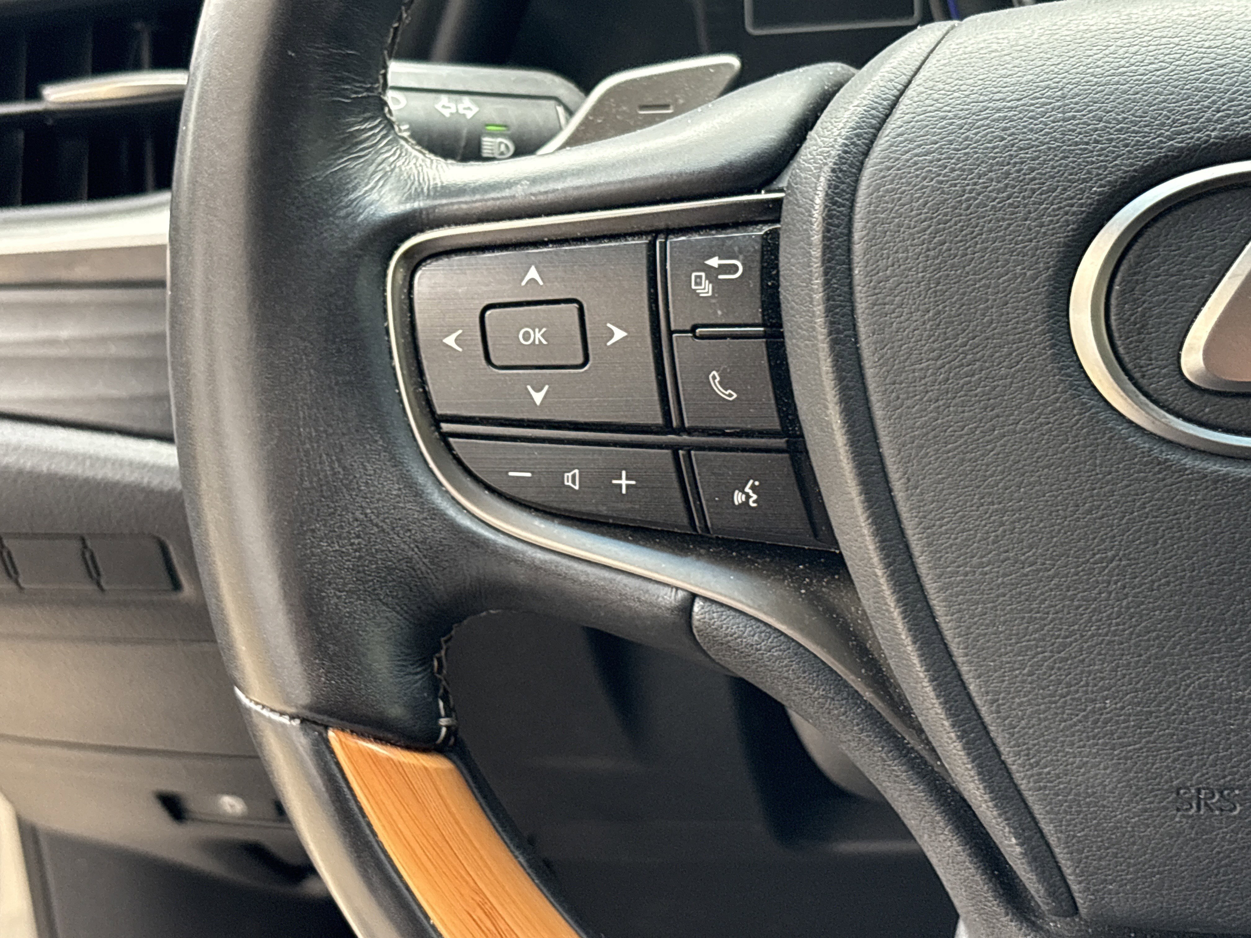 Used 2019 Lexus ES 300h w/ Accessory Package image 19