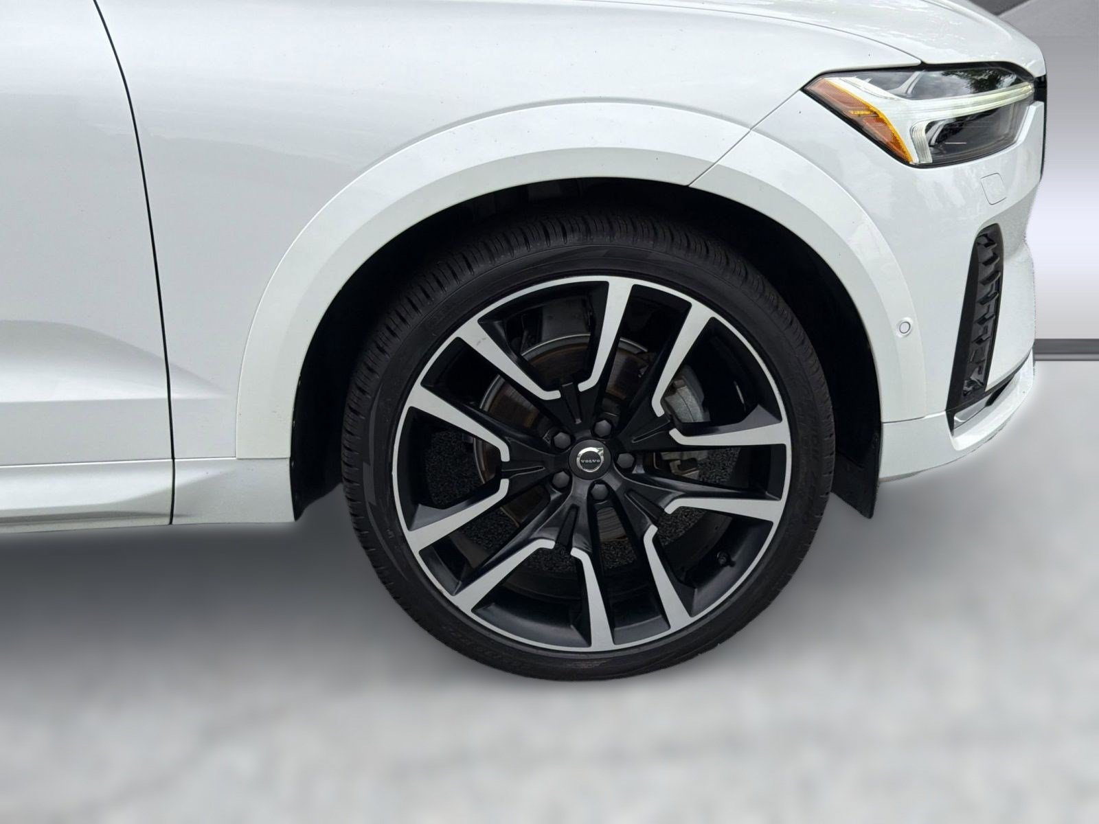 Certified 2024 Volvo XC60 B5 Ultimate w/ Protection Package Premier AWD/4WD image 12