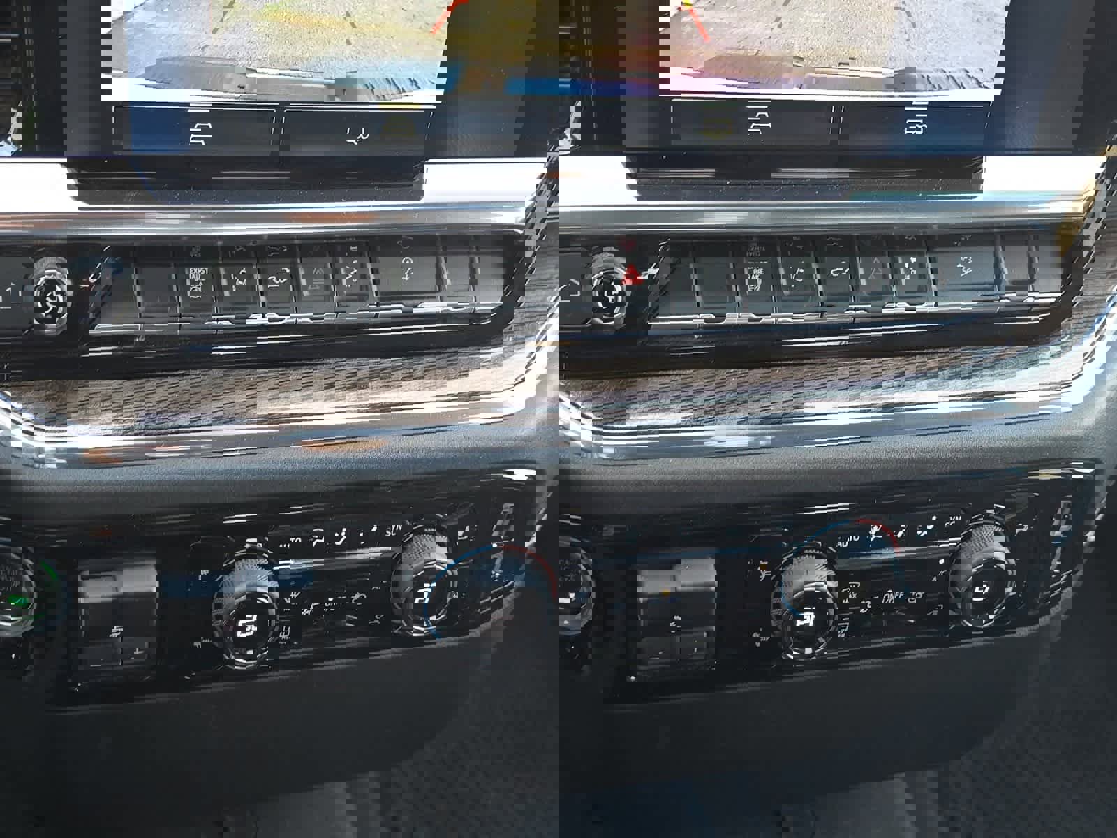 Used 2024 Chevrolet Silverado 2500 LT image 19