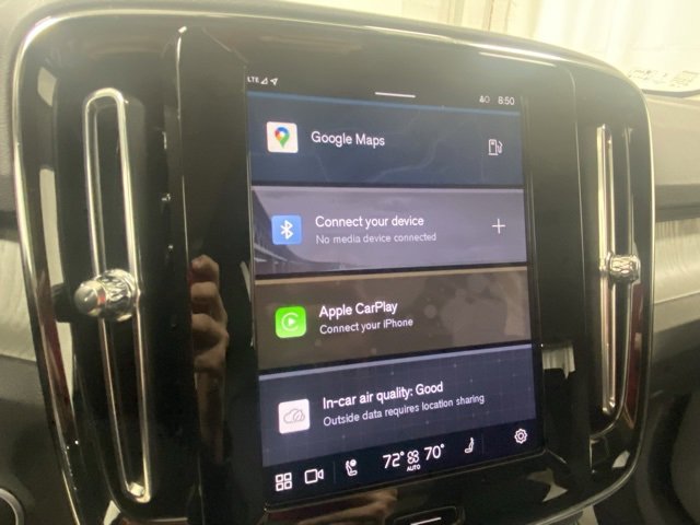 Used 2025 Volvo XC40 B5 Plus image 18