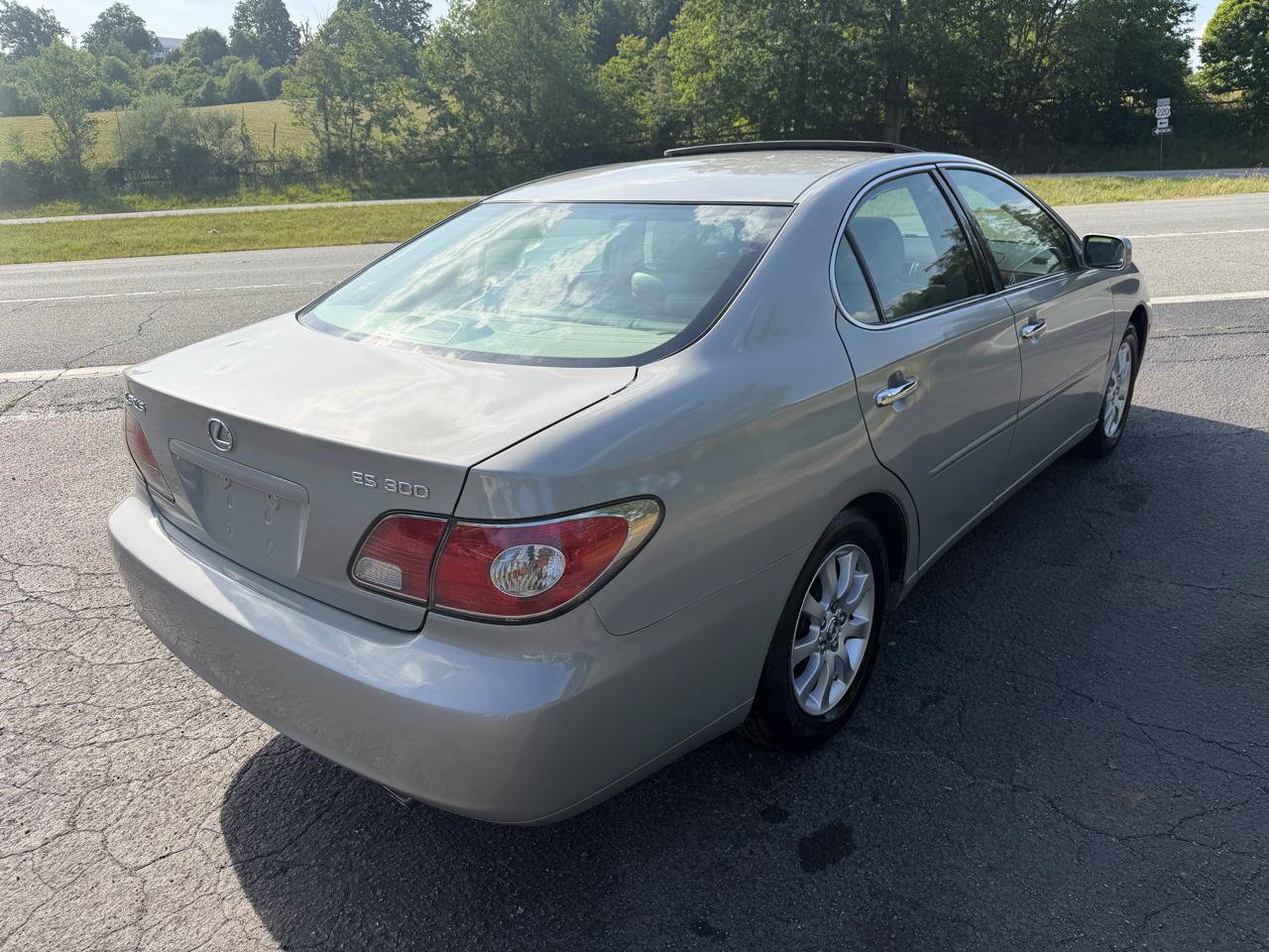 Used 2002 Lexus ES 330 FWD image 7