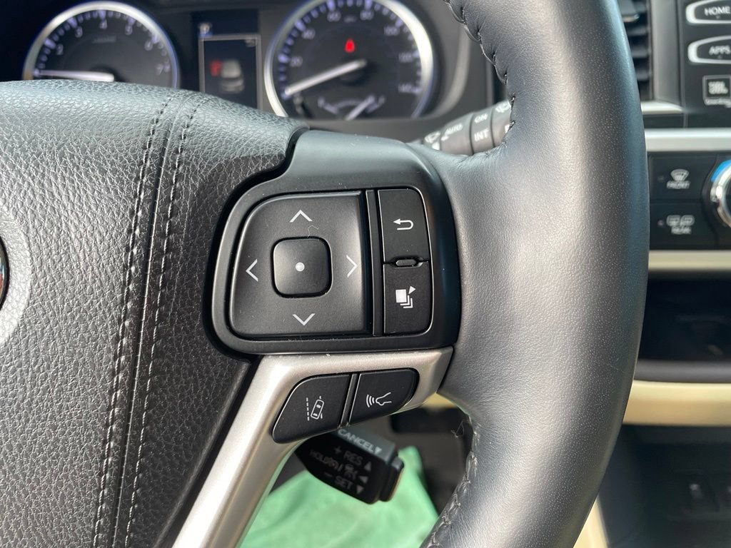 Used 2018 Toyota Highlander Limited Platinum AWD/4WD image 17