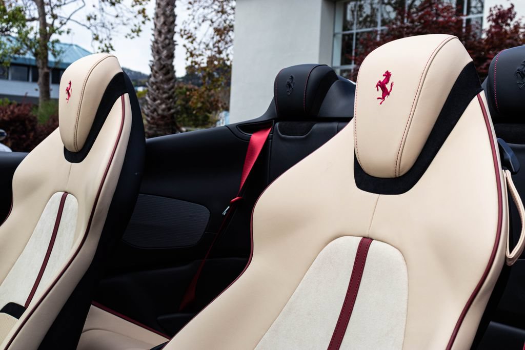 Certified 2025 Ferrari Roma Spider RWD image 43