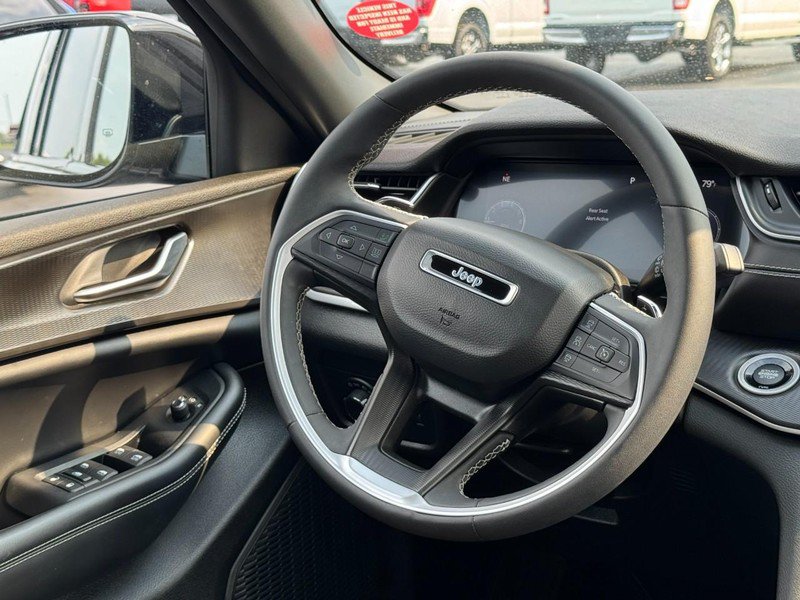 Used 2023 Jeep Grand Cherokee Altitude AWD/4WD image 12