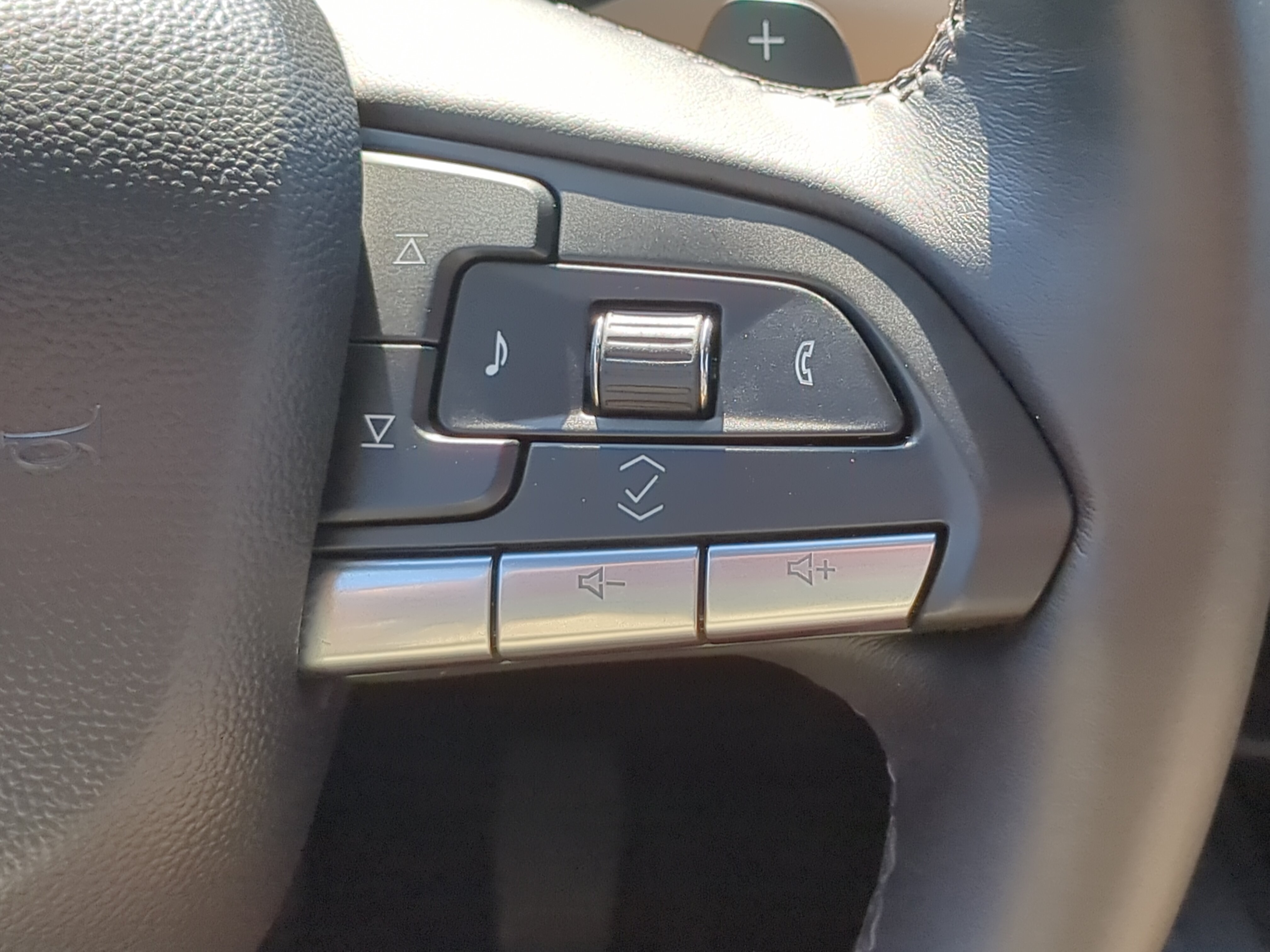 Used 2024 Cadillac XT4 Luxury FWD image 24