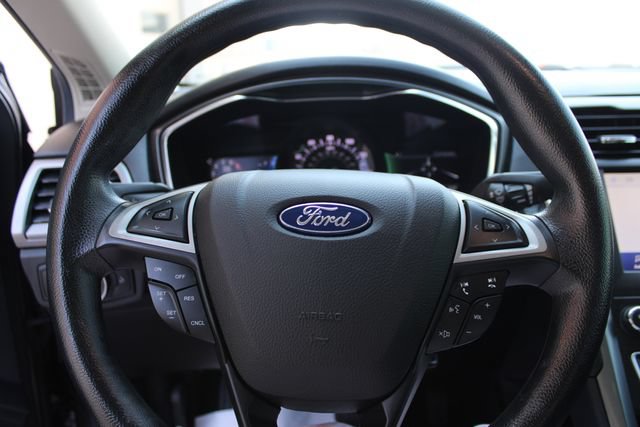 Used 2020 Ford Fusion SE FWD image 9