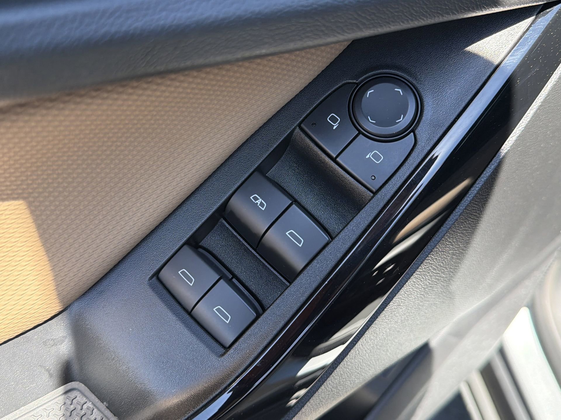 Used 2025 Chevrolet Equinox ACTIV w/ Safety and Technology Package image 18