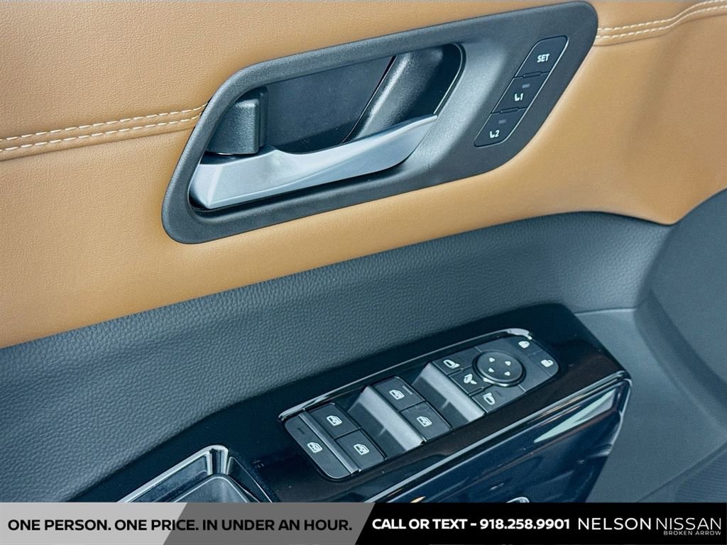 New 2026 Nissan Pathfinder Platinum image 17