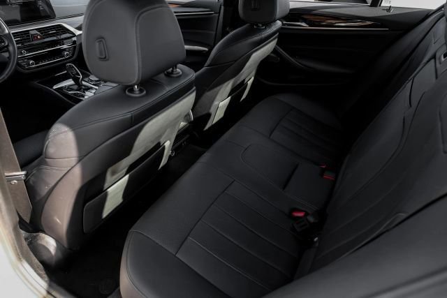 Used 2023 BMW 530e RWD image 46